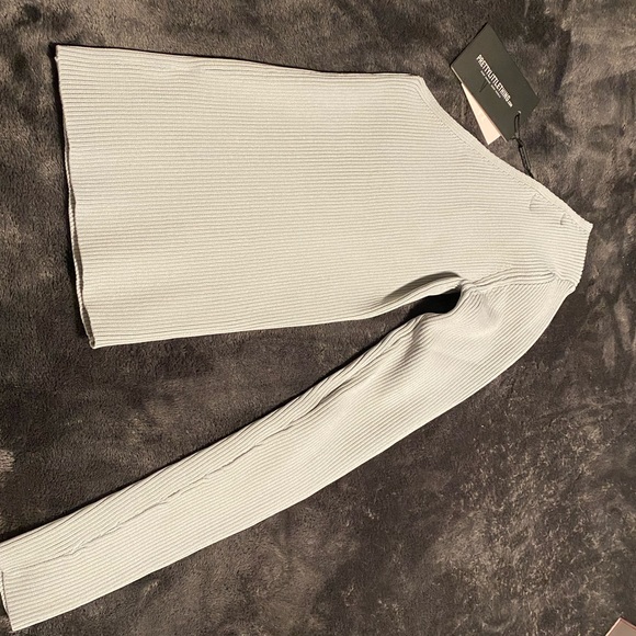 Grey asymmetric one sleeve knitted rib top - Picture 1 of 3